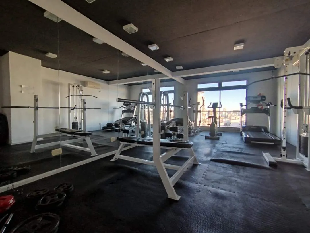 ALMAGRO. Av. CORRIENTES al 3100. Gran Ambiente en Edificio con Full Amenities