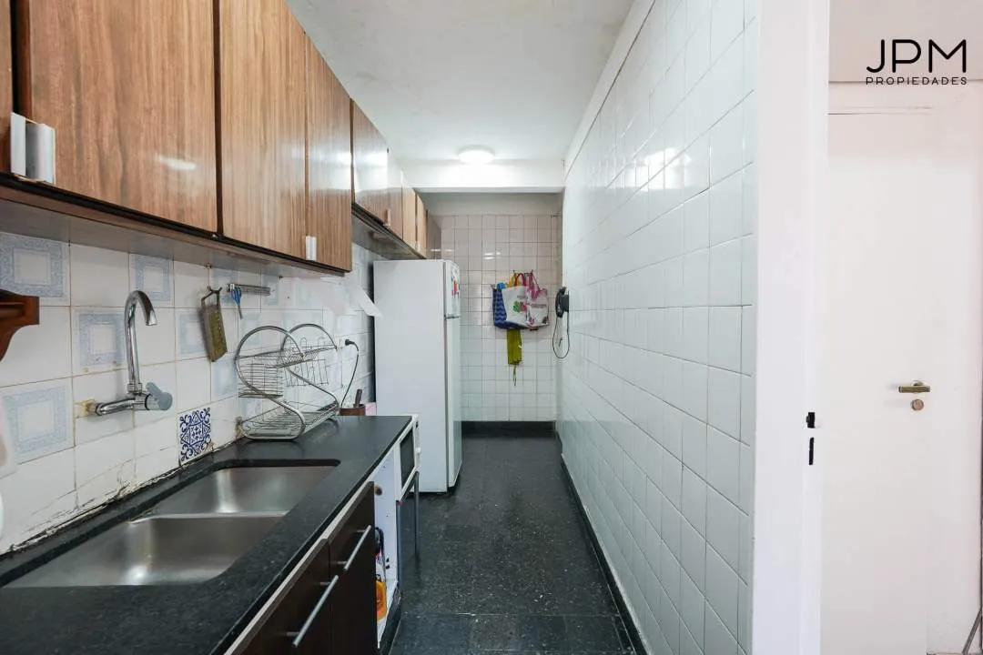 RETIRO. Av Del LIBERTADOR al 200, 4 amb con dep de servicio. COCHERA y TERRAZA. Seguridad 24 hs