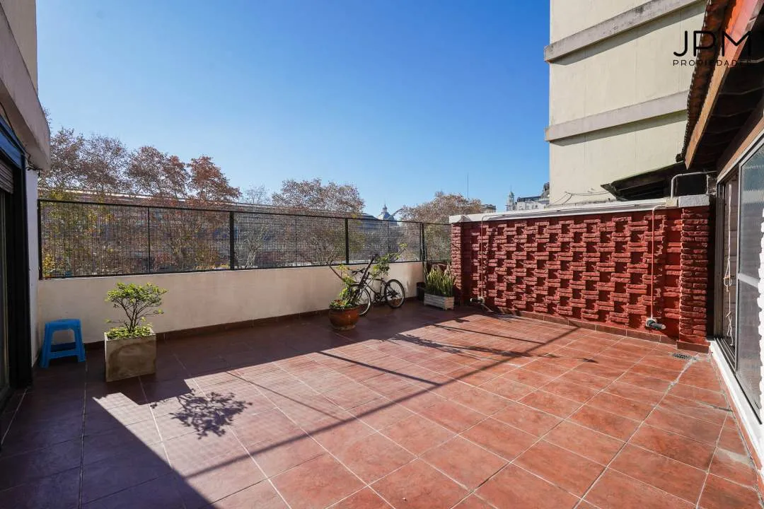 RETIRO. Av Del LIBERTADOR al 200, 4 amb con dep de servicio. COCHERA y TERRAZA. Seguridad 24 hs