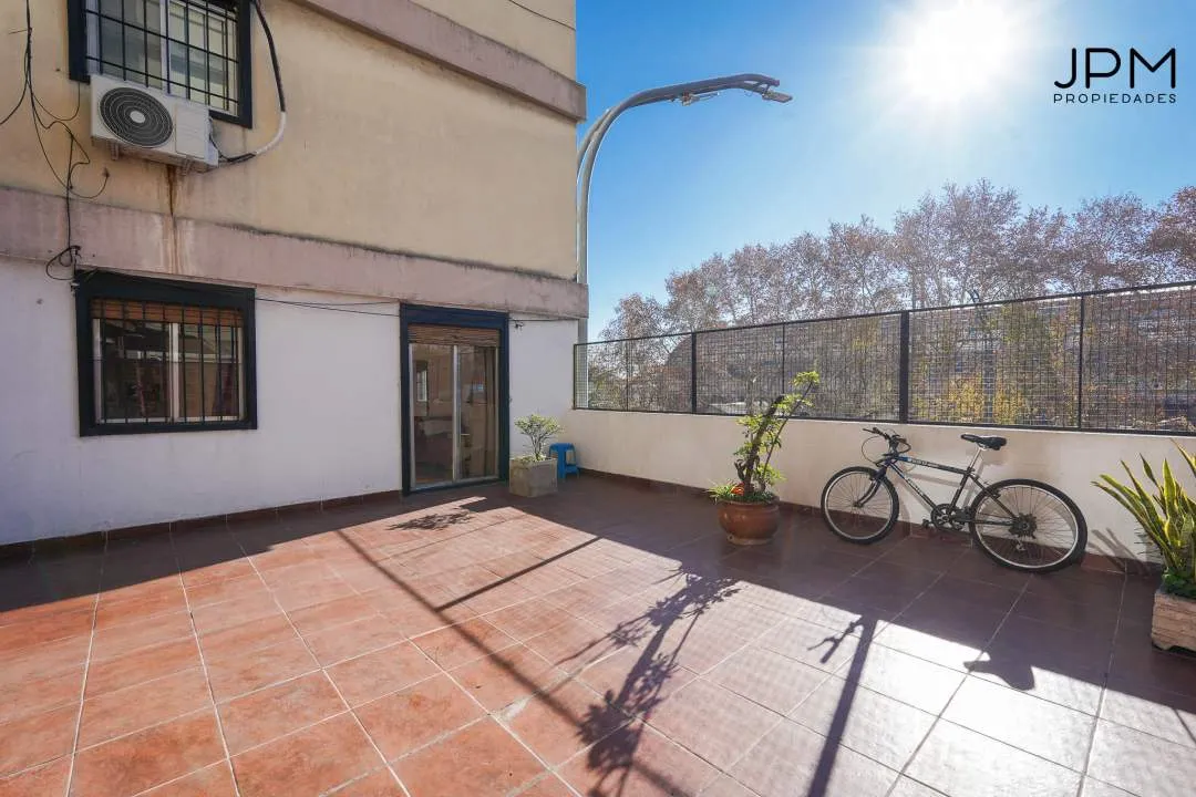 RETIRO. Av Del LIBERTADOR al 200, 4 amb con dep de servicio. COCHERA y TERRAZA. Seguridad 24 hs