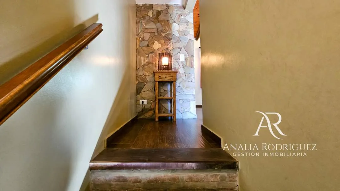 VENTA - CASA DE 4 AMBIENTES SOBRE LOTE DE 573 m² - PILETA, DEPENDENCIA, GRAN PARQUE Y COCHERAS – BELEN DE ESCOBAR