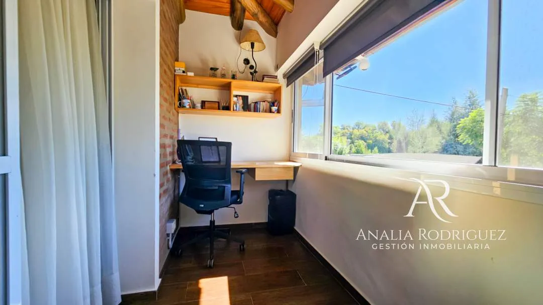 VENTA - CASA DE 4 AMBIENTES SOBRE LOTE DE 573 m² - PILETA, DEPENDENCIA, GRAN PARQUE Y COCHERAS – BELEN DE ESCOBAR