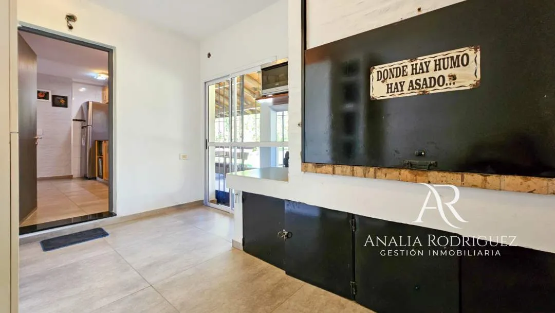 VENTA - CASA DE 4 AMBIENTES SOBRE LOTE DE 573 m² - PILETA, DEPENDENCIA, GRAN PARQUE Y COCHERAS – BELEN DE ESCOBAR