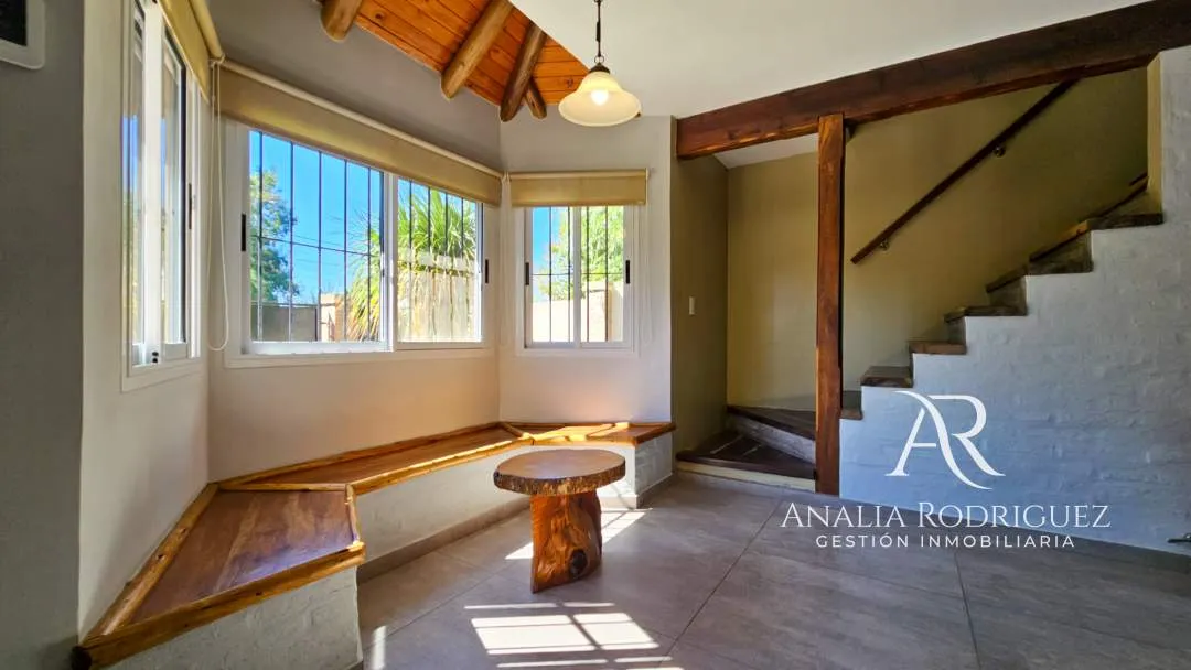VENTA - CASA DE 4 AMBIENTES SOBRE LOTE DE 573 m² - PILETA, DEPENDENCIA, GRAN PARQUE Y COCHERAS – BELEN DE ESCOBAR