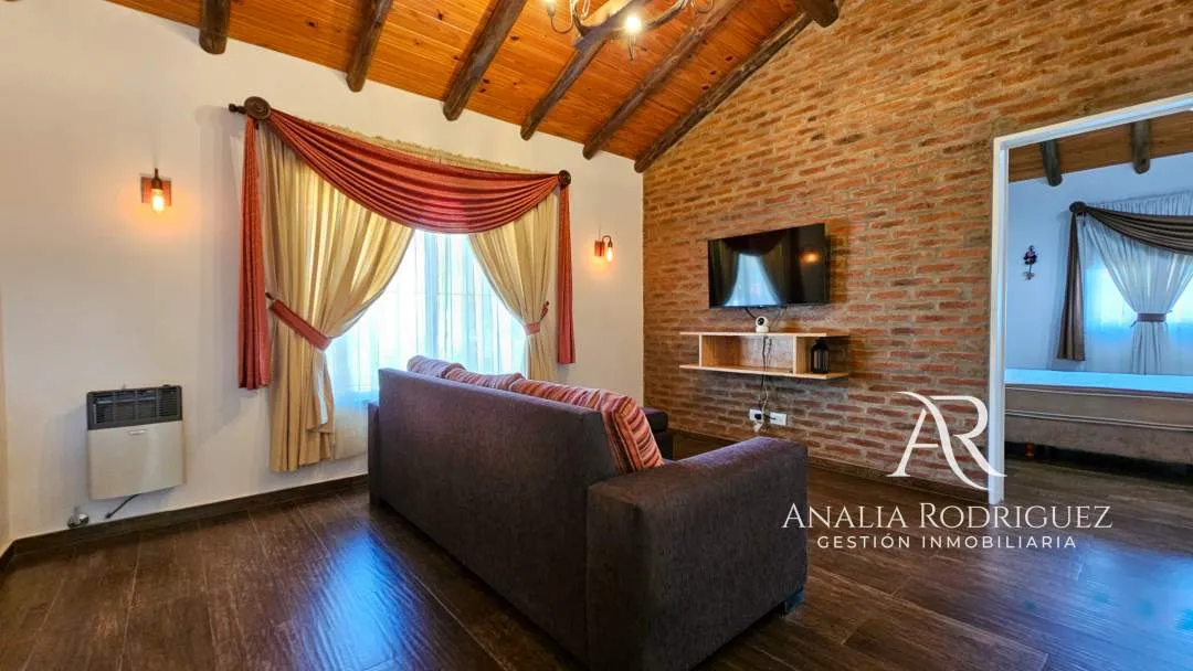 VENTA - CASA DE 4 AMBIENTES SOBRE LOTE DE 573 m² - PILETA, DEPENDENCIA, GRAN PARQUE Y COCHERAS – BELEN DE ESCOBAR