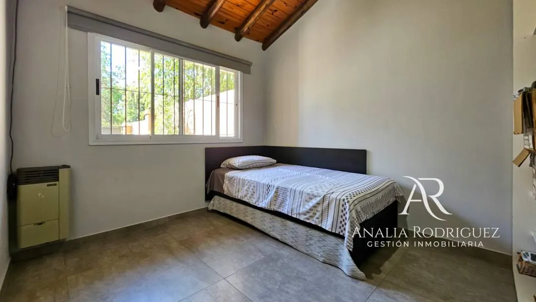 VENTA - CASA DE 4 AMBIENTES SOBRE LOTE DE 573 m² - PILETA, DEPENDENCIA, GRAN PARQUE Y COCHERAS – BELEN DE ESCOBAR