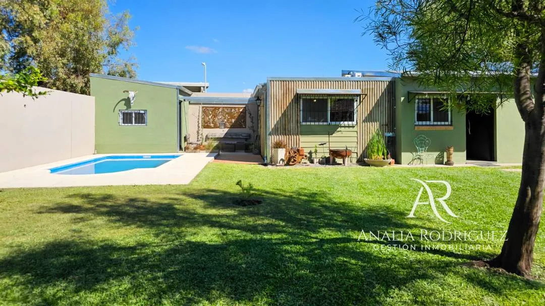 VENTA - CASA DE 4 AMBIENTES SOBRE LOTE DE 573 m² - PILETA, DEPENDENCIA, GRAN PARQUE Y COCHERAS – BELEN DE ESCOBAR