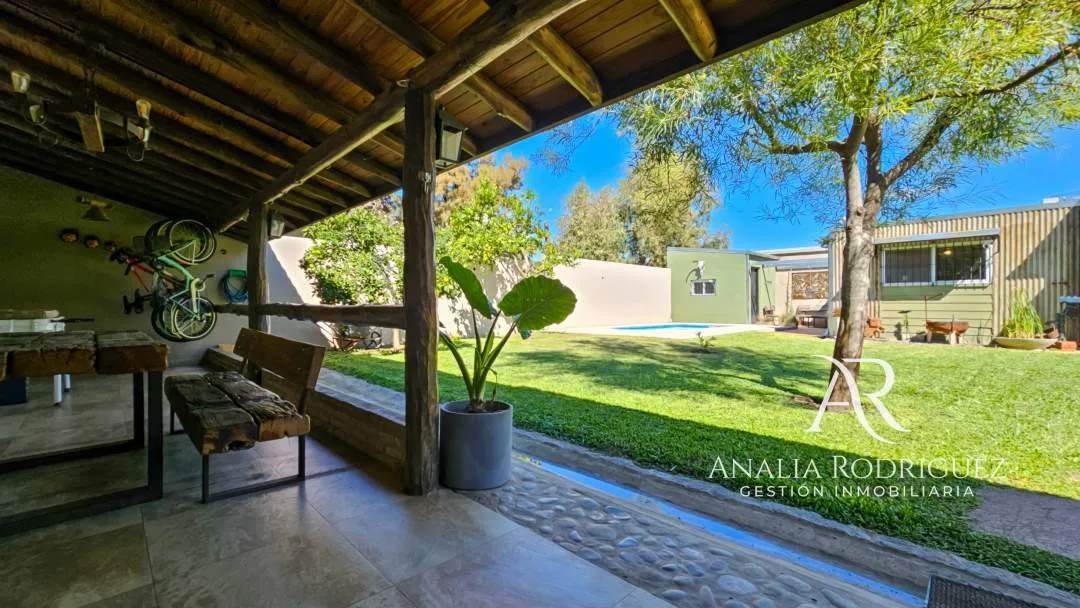 VENTA - CASA DE 4 AMBIENTES SOBRE LOTE DE 573 m² - PILETA, DEPENDENCIA, GRAN PARQUE Y COCHERAS – BELEN DE ESCOBAR