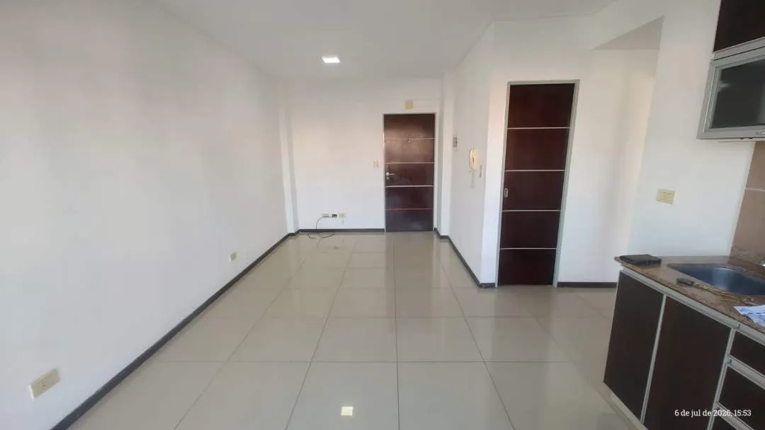 Departamento 2 ambientes con balcón y cochera