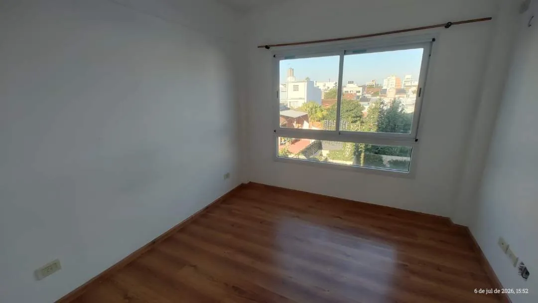 Departamento 2 ambientes con balcón y cochera