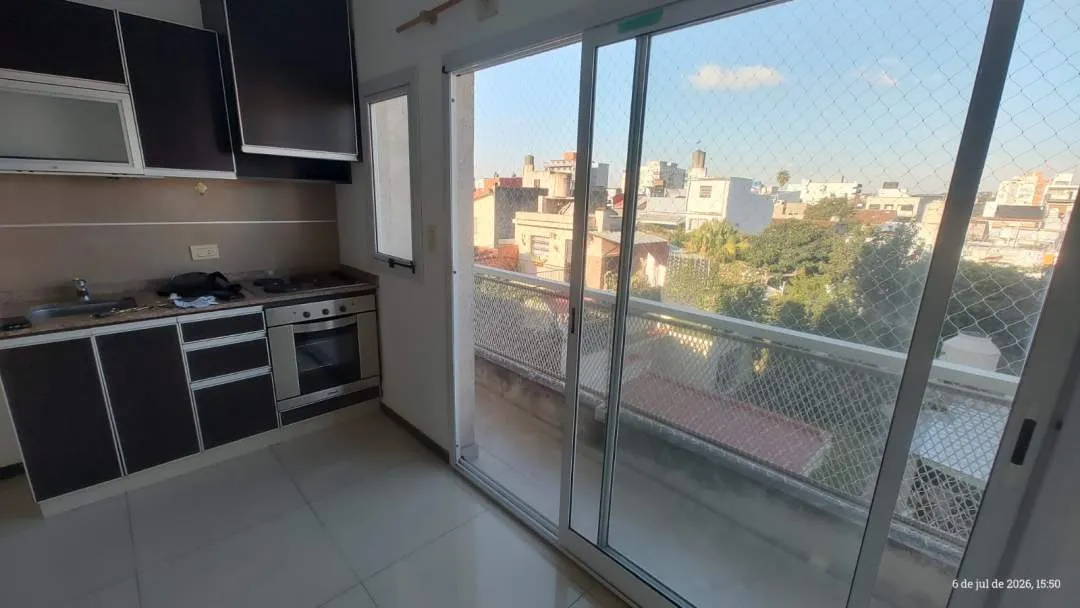 Departamento 2 ambientes con balcón y cochera