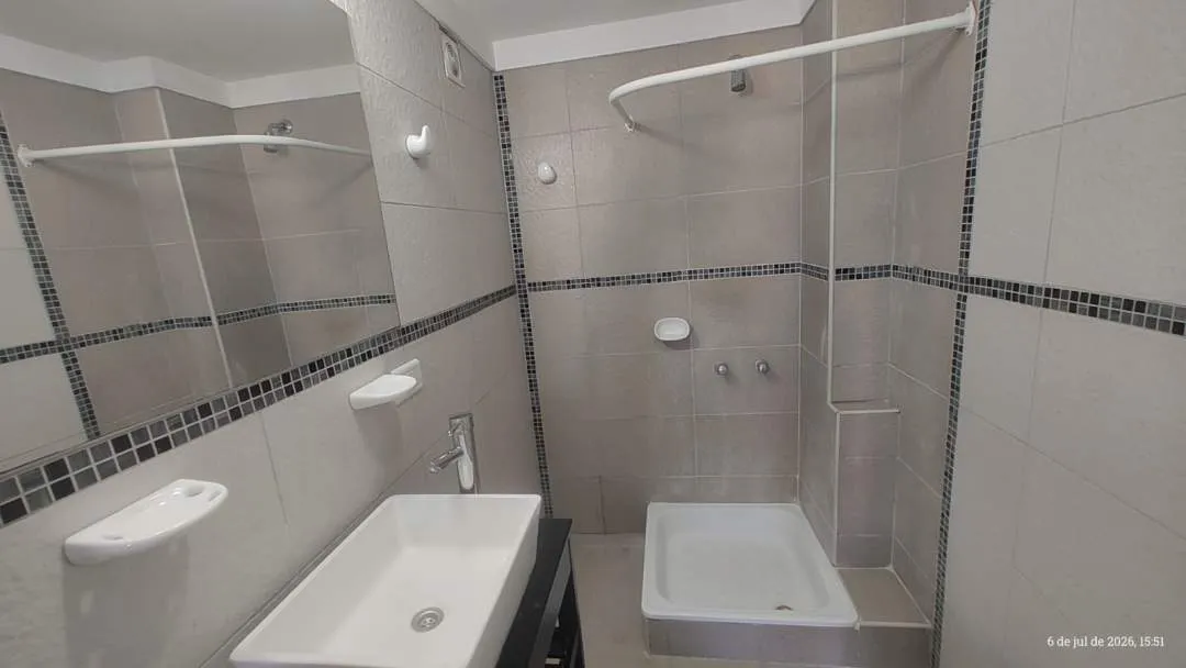 Departamento 2 ambientes con balcón y cochera
