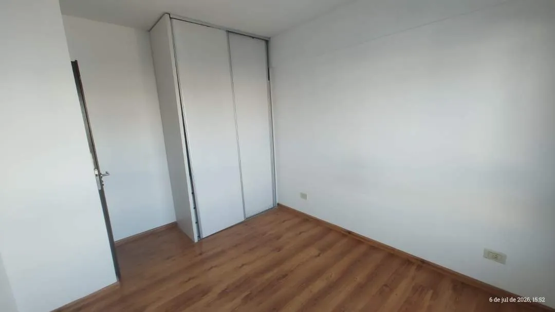 Departamento 2 ambientes con balcón y cochera