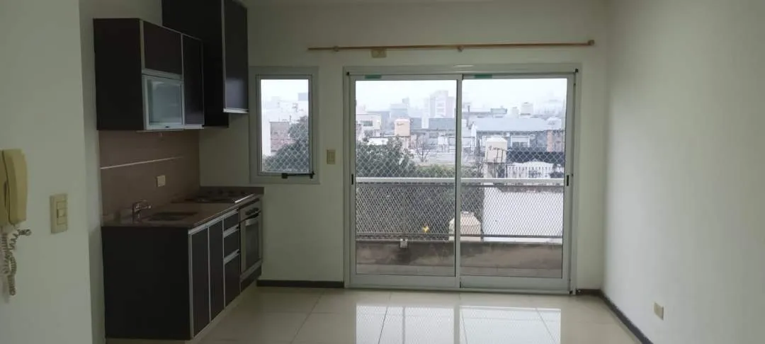 Departamento 2 ambientes con balcón y cochera