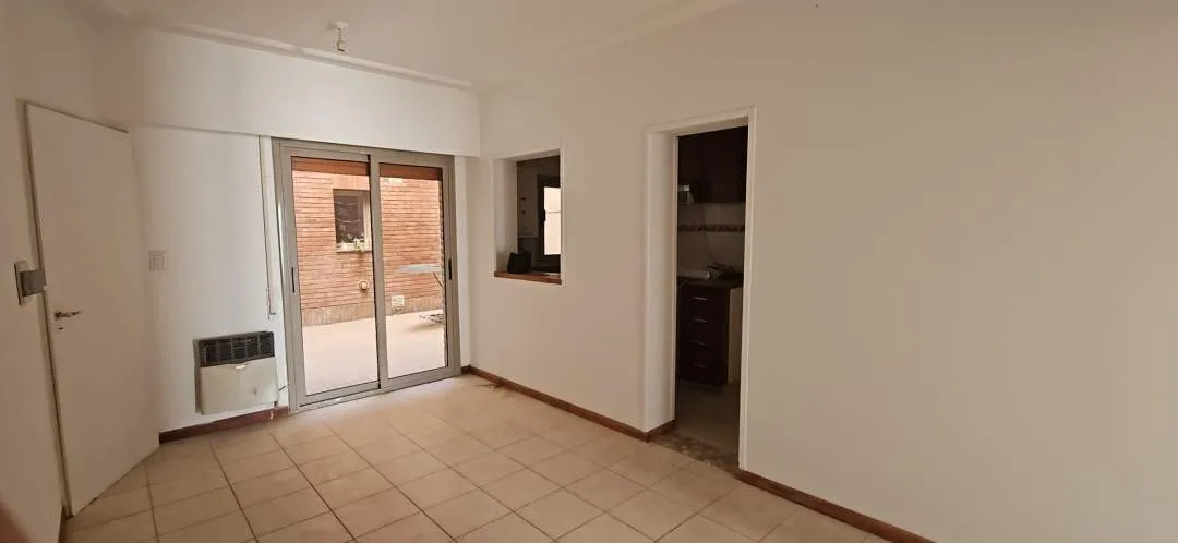 DEPARTAMENTO EN ALQUILER - 1 DORM. C/patio - CALLE: COLÓN 565