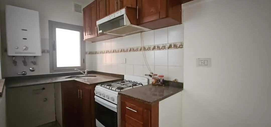 DEPARTAMENTO EN ALQUILER - 1 DORM. C/patio - CALLE: COLÓN 565