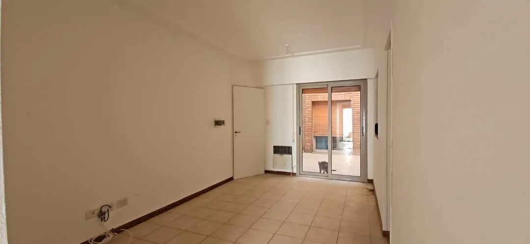 DEPARTAMENTO EN ALQUILER - 1 DORM. C/patio - CALLE: COLÓN 565