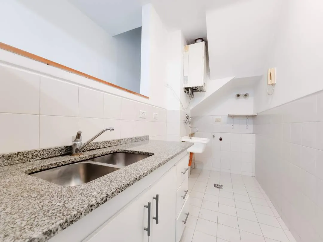 ALQUILER – DEPARTAMENTO DE 2 AMBIENTES EN DUPLEX CON BALCÓN – VILLA URQUIZA