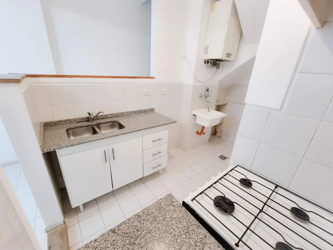 ALQUILER – DEPARTAMENTO DE 2 AMBIENTES EN DUPLEX CON BALCÓN – VILLA URQUIZA