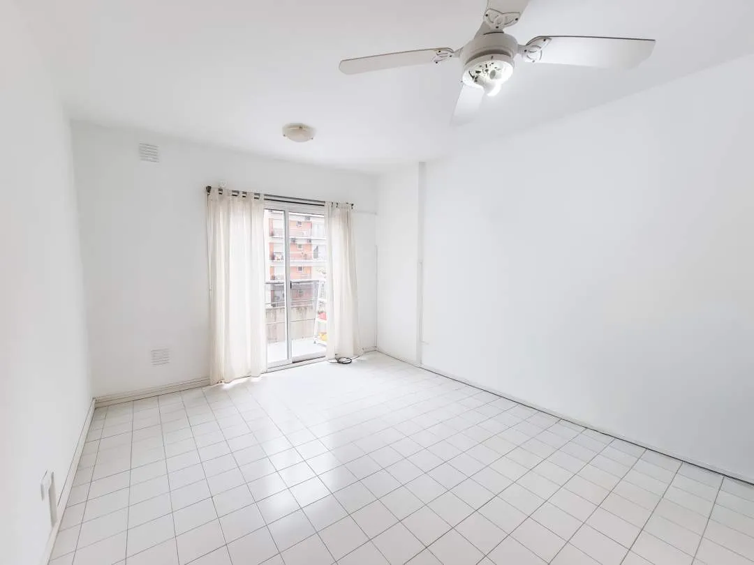 ALQUILER – DEPARTAMENTO DE 2 AMBIENTES EN DUPLEX CON BALCÓN – VILLA URQUIZA