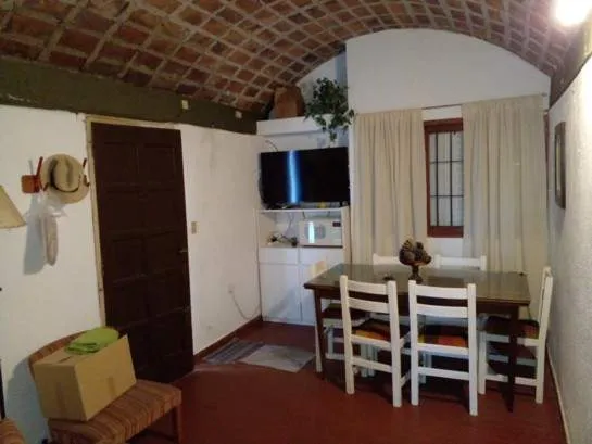 CASA  3 AMBIENTES AL FRENTE