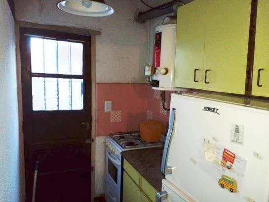 CASA  3 AMBIENTES AL FRENTE