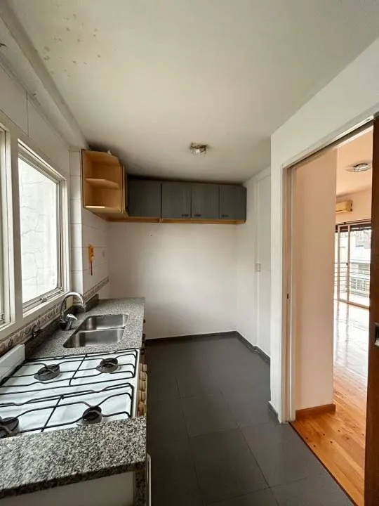 Venta de 2 ambientes semipiso Caballito Zona Barrio Inglés