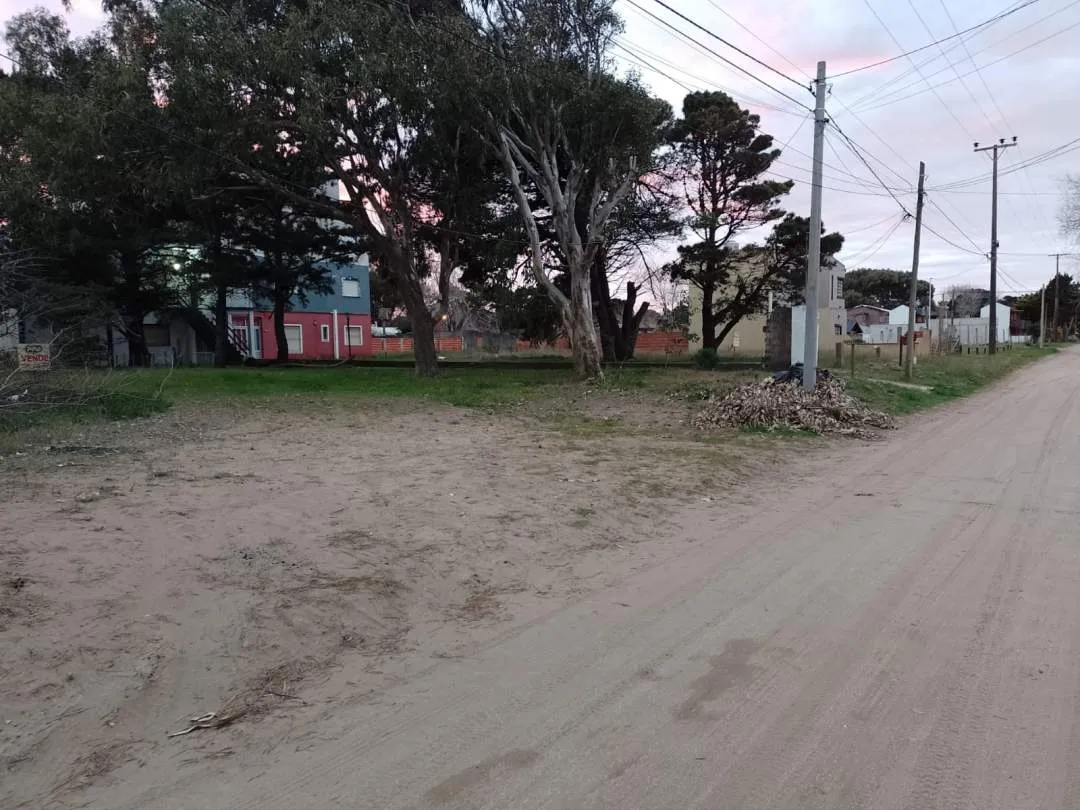 LOTE A 200 METROS DEL MAR EN LAS TONINAS