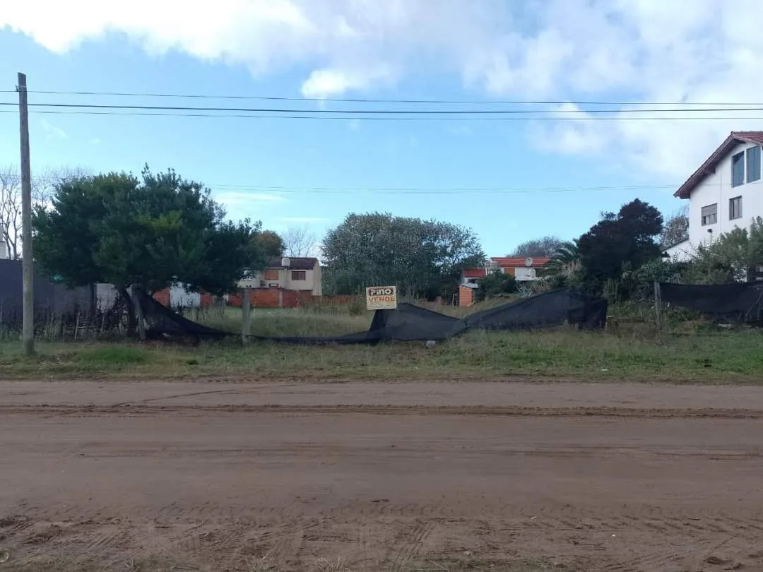 LOTE DE 800 METROS SOBRE CALLE 7 LAS TONNINAS