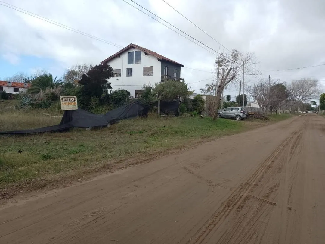 LOTE DE 800 METROS SOBRE CALLE 7 LAS TONNINAS