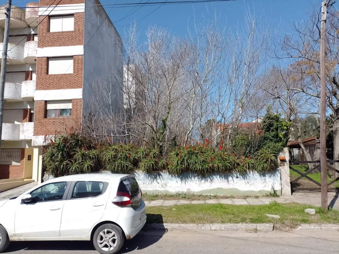 TERRENO EN ZONA CENTRICA DE LAS TONINAS SOBRE ASFALTO