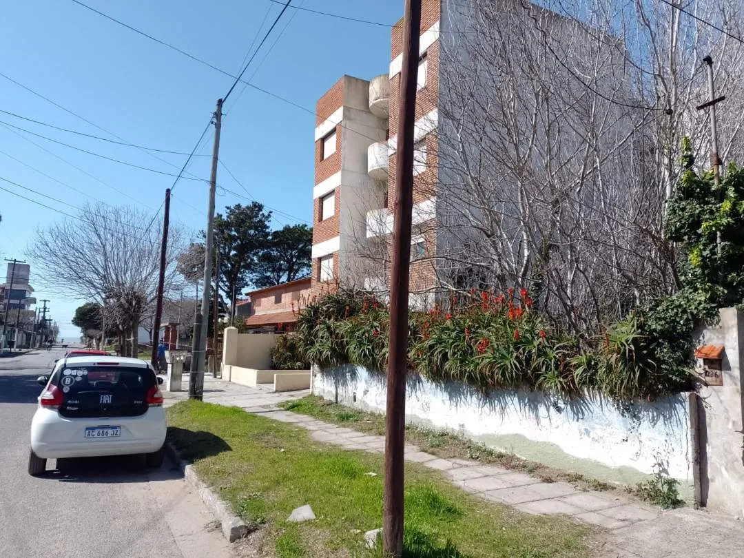 TERRENO EN ZONA CENTRICA DE LAS TONINAS SOBRE ASFALTO