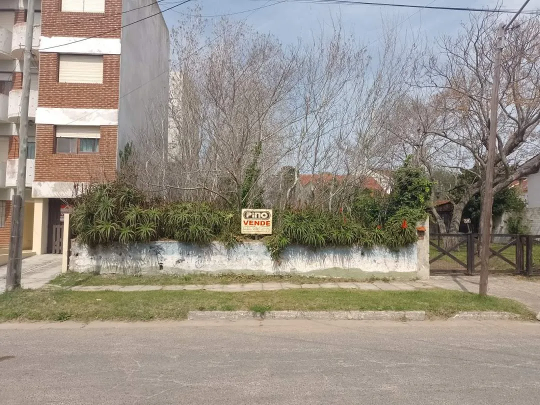 TERRENO EN ZONA CENTRICA DE LAS TONINAS SOBRE ASFALTO