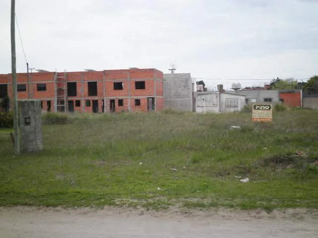 TERRENO CON PLANOS P/ CONSTRUIR 9 UNIDADES EN LAS TONINAS