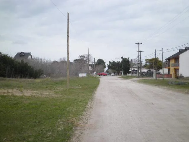 TERRENO CON PLANOS P/ CONSTRUIR 9 UNIDADES EN LAS TONINAS