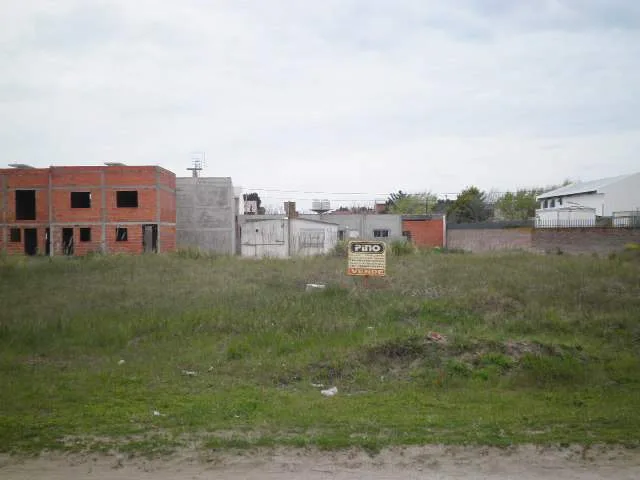 TERRENO CON PLANOS P/ CONSTRUIR 9 UNIDADES EN LAS TONINAS