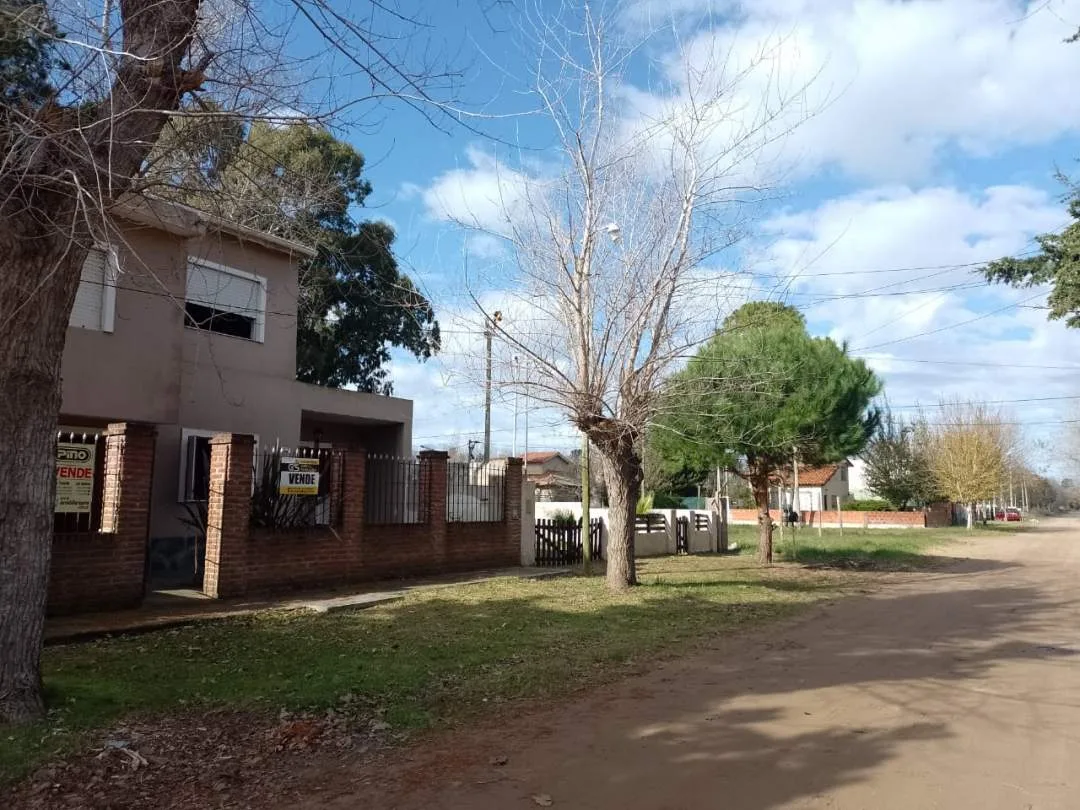 CASA EN BLOCK SOLA EN LOTE EN ZONA RESIDENCIAL DE LAS TONINAS