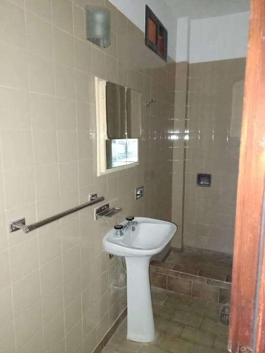CASA EN BLOCK SOLA EN LOTE EN ZONA RESIDENCIAL DE LAS TONINAS