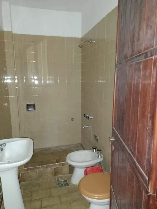 CASA EN BLOCK SOLA EN LOTE EN ZONA RESIDENCIAL DE LAS TONINAS