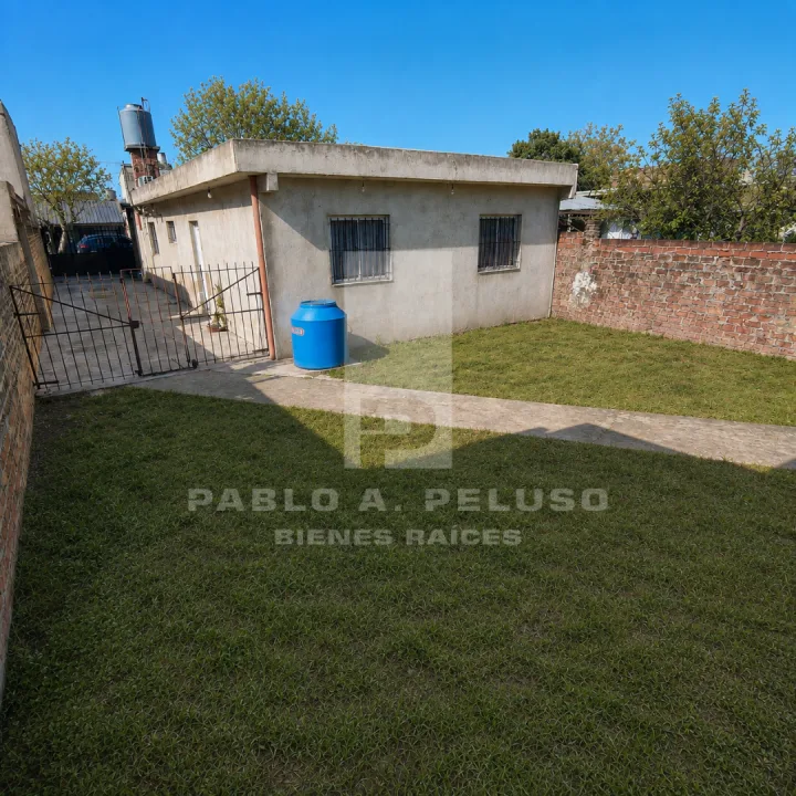 VENTA CASA 4 AMBIENTES Y DEPARTAMENTO 2 AMBIENTES. MERLO. ZONA OESTE. BUENOS AIRES.
