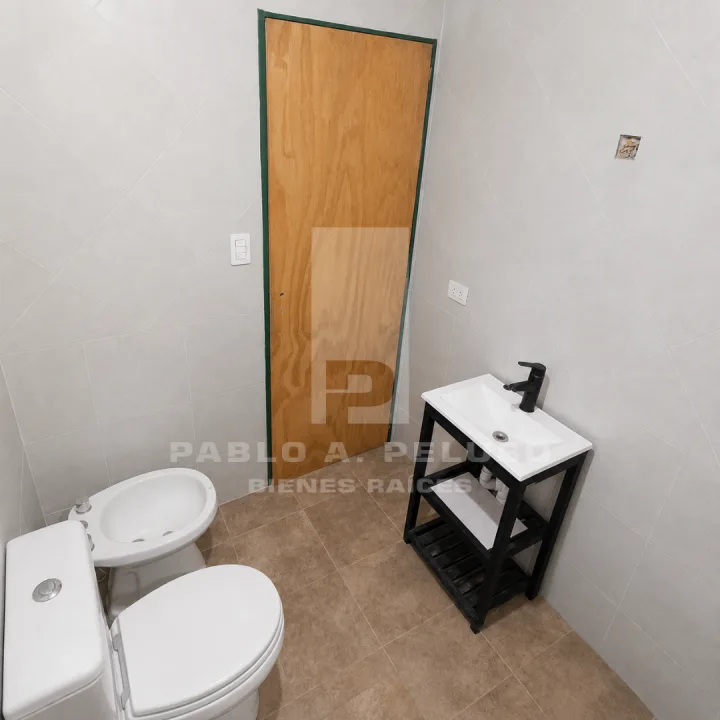 VENTA CASA 4 AMBIENTES Y DEPARTAMENTO 2 AMBIENTES. MERLO. ZONA OESTE. BUENOS AIRES.