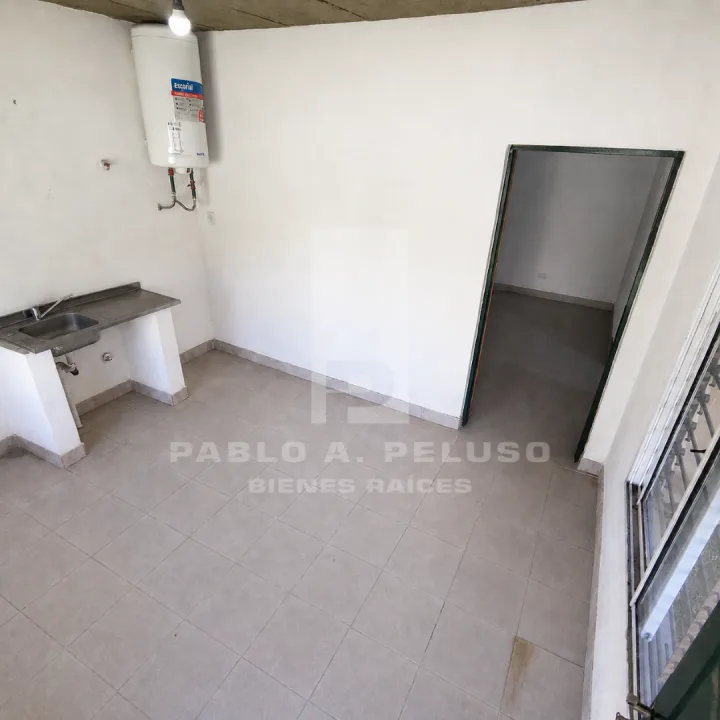 VENTA CASA 4 AMBIENTES Y DEPARTAMENTO 2 AMBIENTES. MERLO. ZONA OESTE. BUENOS AIRES.
