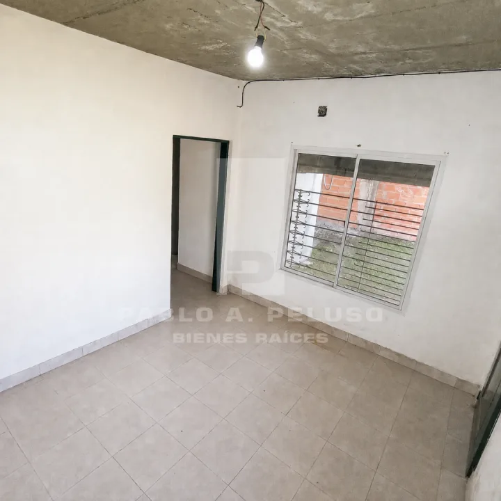 VENTA CASA 4 AMBIENTES Y DEPARTAMENTO 2 AMBIENTES. MERLO. ZONA OESTE. BUENOS AIRES.