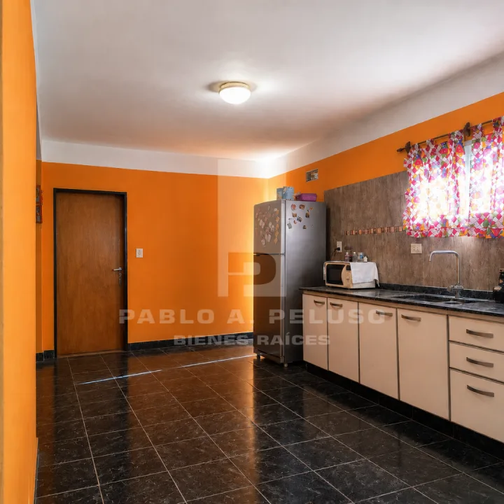 VENTA CASA 4 AMBIENTES Y DEPARTAMENTO 2 AMBIENTES. MERLO. ZONA OESTE. BUENOS AIRES.