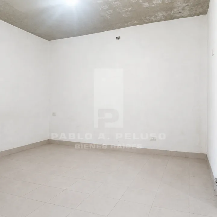 VENTA CASA 4 AMBIENTES Y DEPARTAMENTO 2 AMBIENTES. MERLO. ZONA OESTE. BUENOS AIRES.