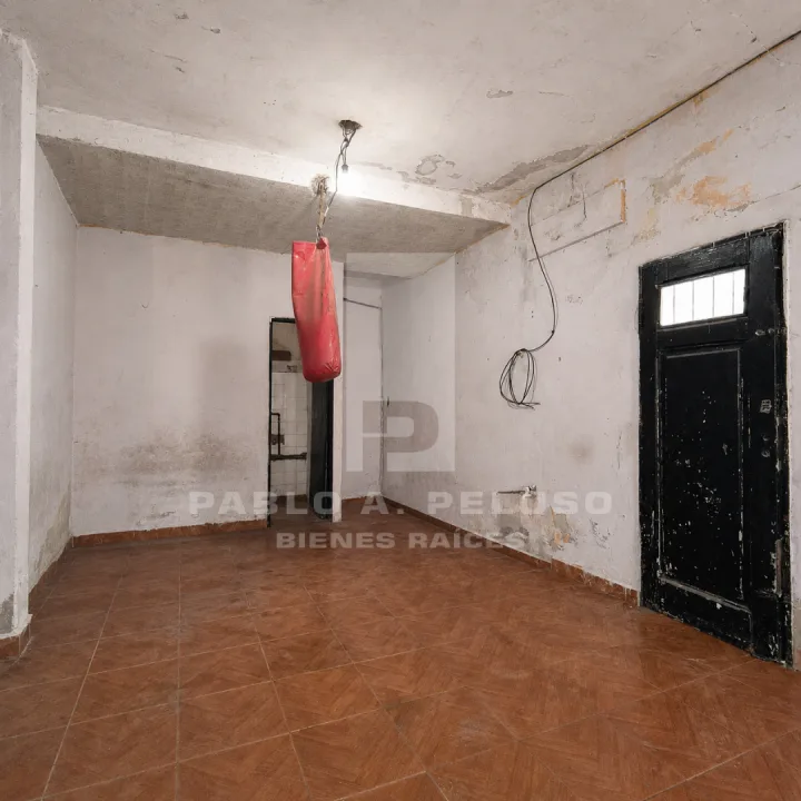 VENTA CASA 4 AMBIENTES Y DEPARTAMENTO 2 AMBIENTES. MERLO. ZONA OESTE. BUENOS AIRES.