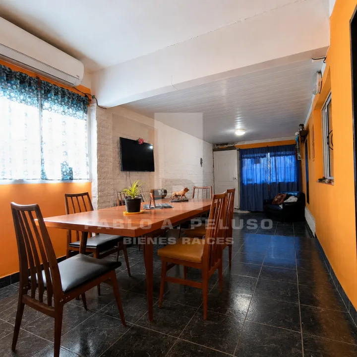 VENTA CASA 4 AMBIENTES Y DEPARTAMENTO 2 AMBIENTES. MERLO. ZONA OESTE. BUENOS AIRES.