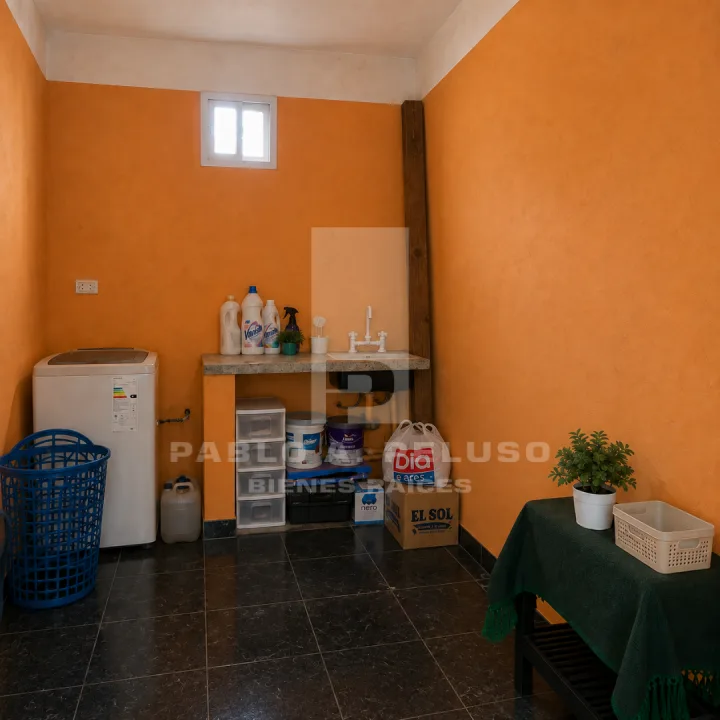 VENTA CASA 4 AMBIENTES Y DEPARTAMENTO 2 AMBIENTES. MERLO. ZONA OESTE. BUENOS AIRES.