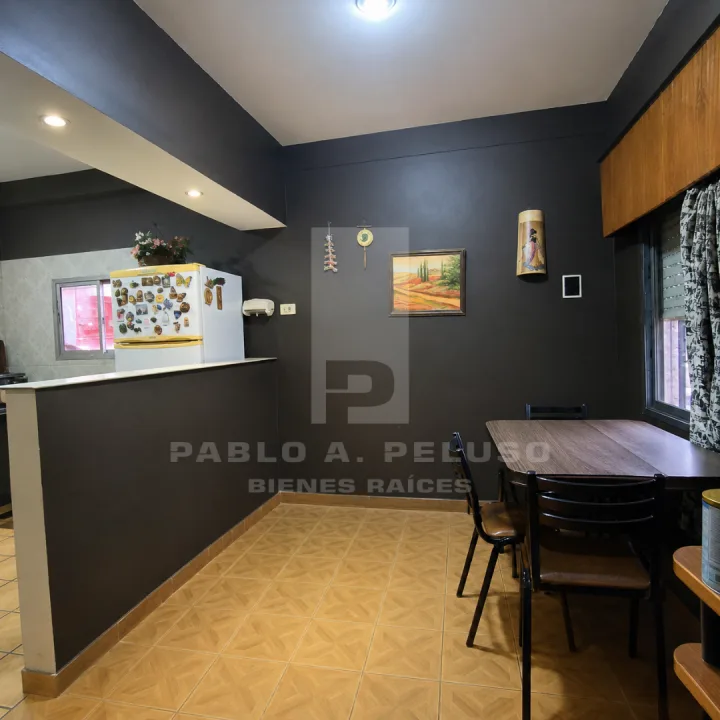 VENTA CASA 4 AMBIENTES Y DOS DEPARTAMENTOS. LIBERTAD, MERLO. ZONA OESTE. BUENOS AIRES.