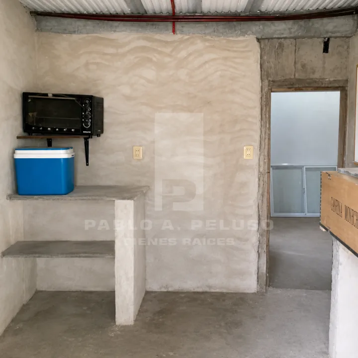 VENTA CASA 4 AMBIENTES Y DOS DEPARTAMENTOS. LIBERTAD, MERLO. ZONA OESTE. BUENOS AIRES.